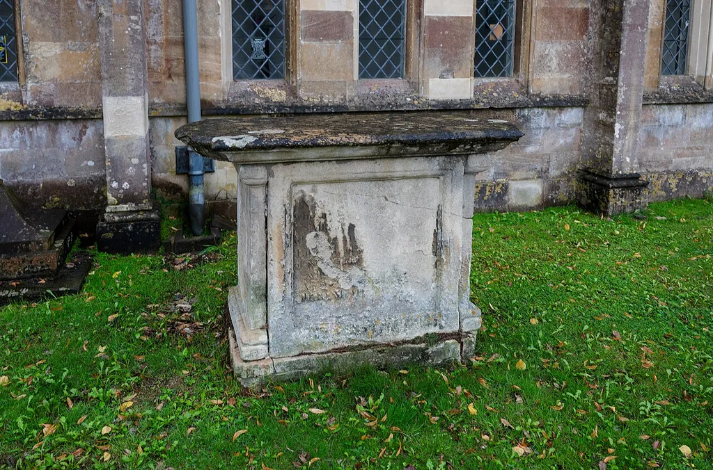 Tetbury: UNIDENTIFIED MEMORIAL, ABOUT 2 METRES NORTH OF BAY 2 OF NORTH AISLE (FROM EAST) IN CHURCHYARD OF CHURCH OF ST MARY