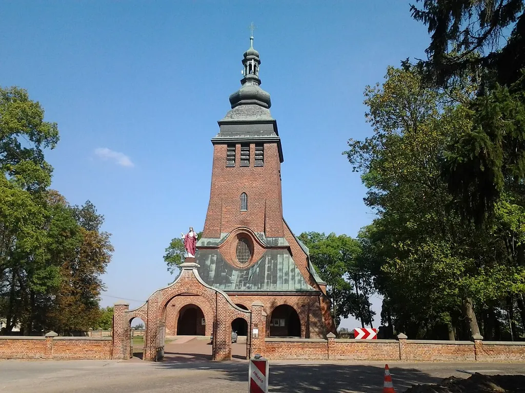 Kościół Matki Boskiej Częstochowskiej w Mąkoszynie powiat koniński wybudowany przez ks. Wincentego Wrzalińskiego