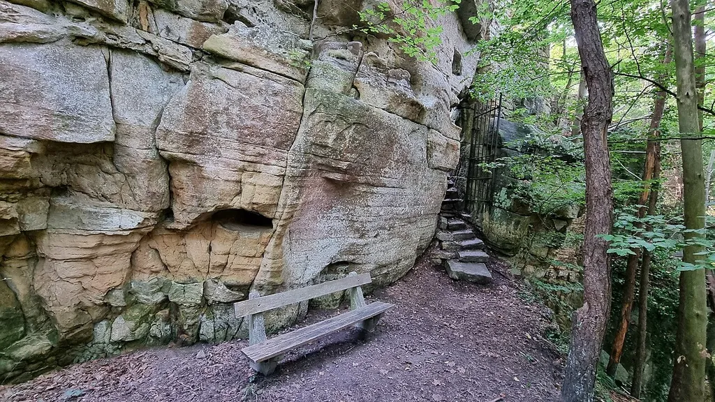 Ruines du château « Heringerbuerg » dans la commune de Waldbillig.