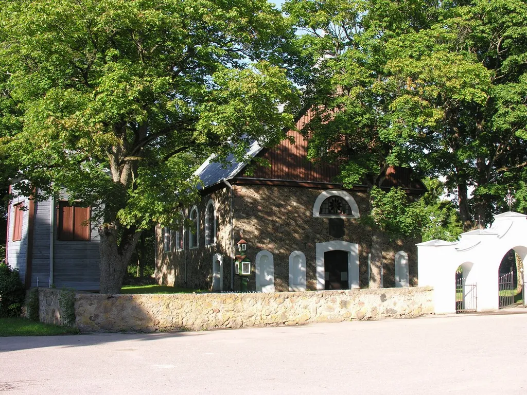 Žemalės Viešpaties Apsireiškimo Švč. Mergelei Marijai bažnyčia. Mažeikių raj., Žemalė. Fotografavo: Algirdas, 2005 m. rugpjūčio 7 d.