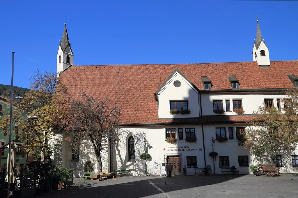 Die Hl. Geist Spitalkirche in Sterzing aus dem Jahr 1399.