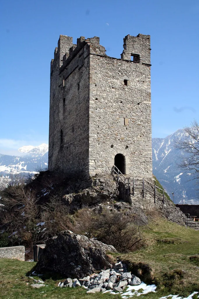 Ruine Wartau, Turm