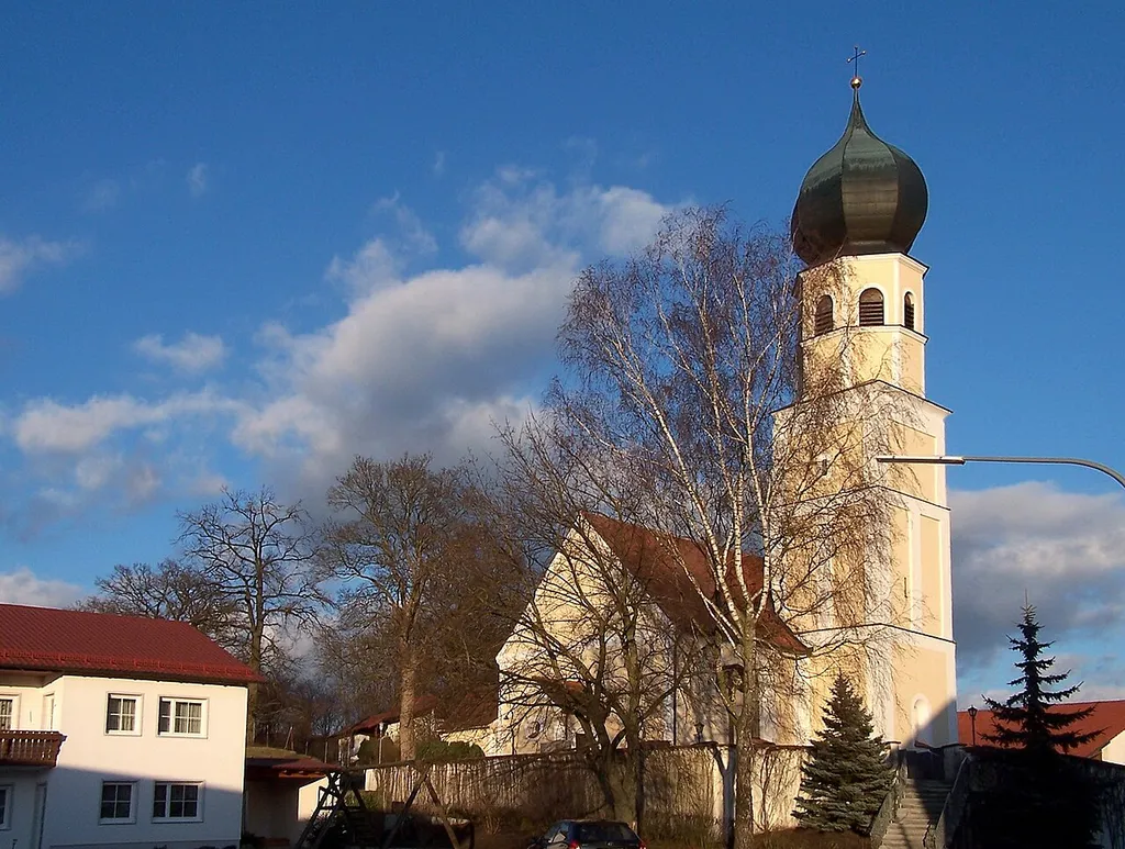 Rottenburg an der Laaber. Högldorf 33. Filialkirche St. Martin. Spätgotische Anlage aus dem Jahr 1489, barockisiert um 1720; mit Ausstattung.