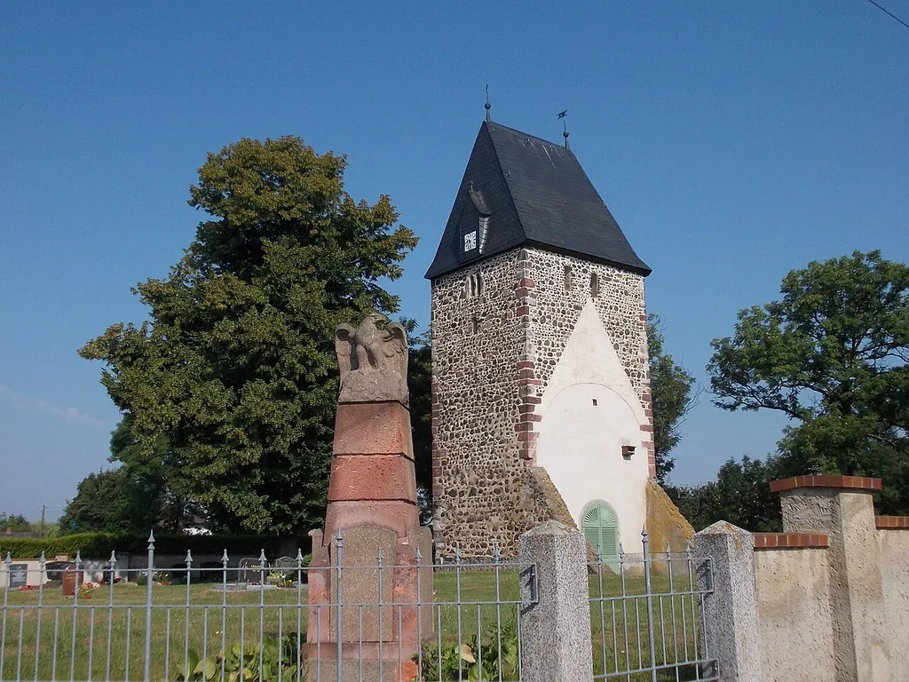 Kreuma church (Rackwitz, Nordsachsen district, Saxony), the nave had collapsed in 1988. In the foreground, the war memorial.