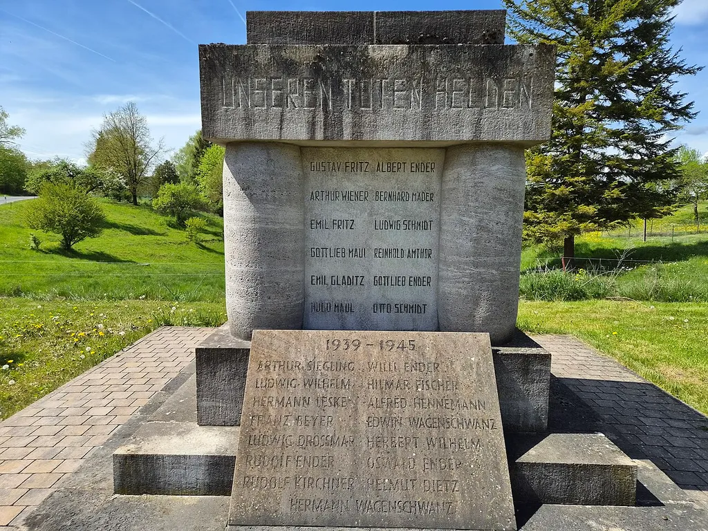 Kriegerdenkmal Ehrenberg bei Hildburghausen in Thüringen