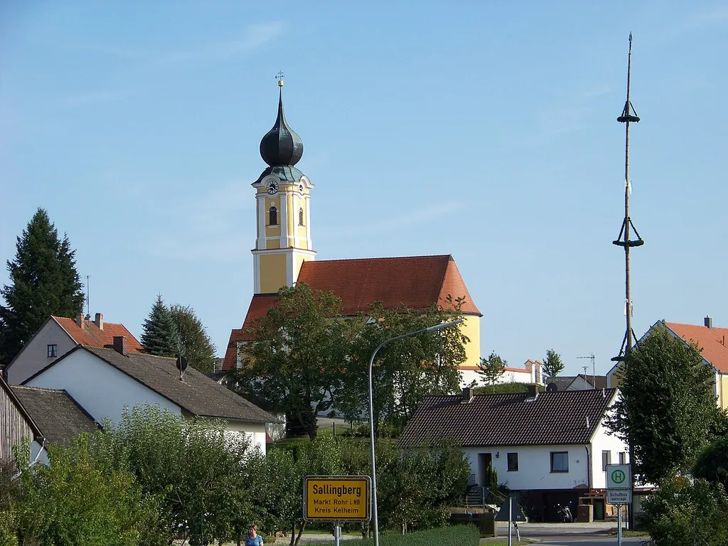 Rohr, Sallingberg, Am Kirchberg 5. Kath. Filialkirche St. Michael, Saalkirche mit Steildach und leicht eingezogener, segmentförmiger Chorapsis nach Westen, Ostturm mit Pilastrierung und Zwiebelhaube, im Kern mittelalterlich, Turmaufbau und Langhauserweiterung, 1738; mit Ausstattung; Seelenkapelle, kleiner Satteldachbau an der Nordseite des Langhauses, wohl 18. Jh.; Teile der Friedhofsmauer im Süden, mit Strebepfeilern, wohl 18./19. Jh.