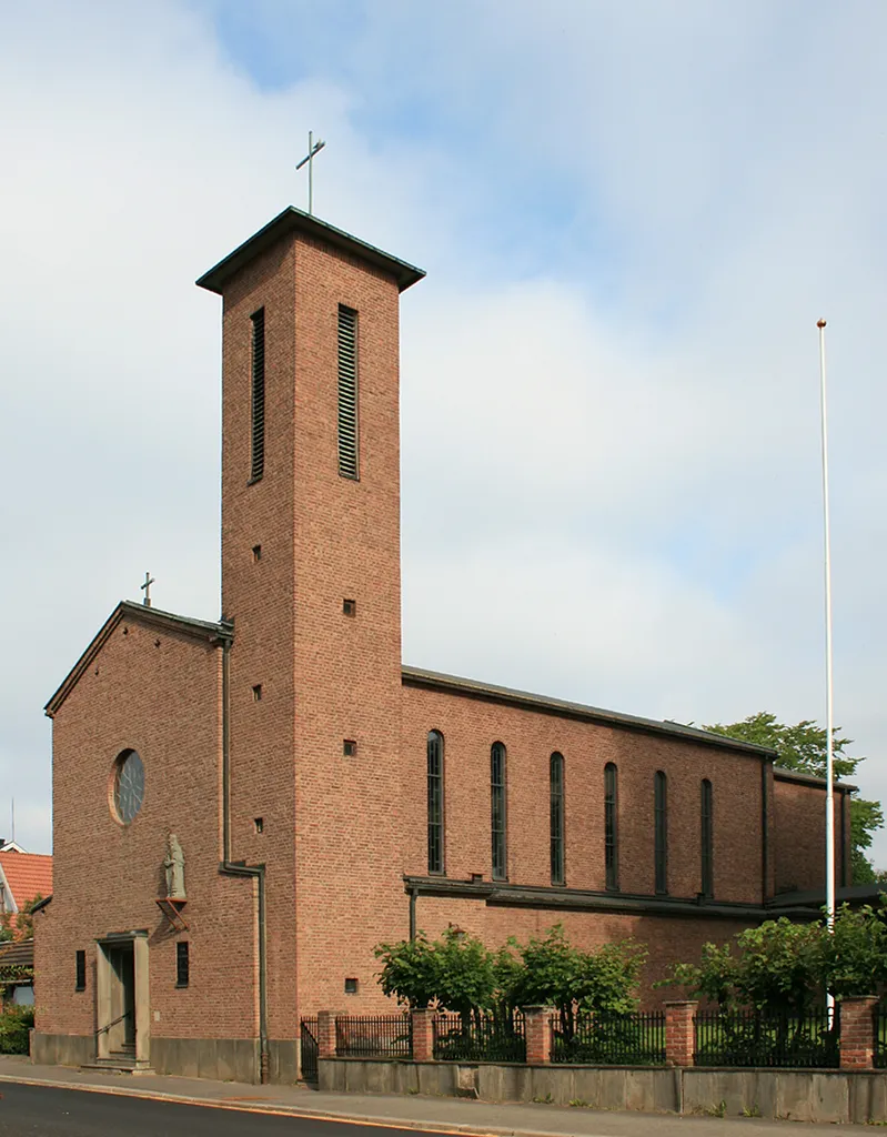 St. Torfinn katolske kirke, Hamar. Bygd 1930. Arkitekt: H.Sund.