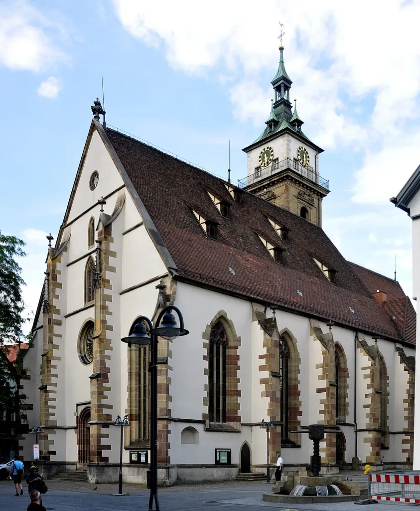 Stuttgart, Evangelische Stadtkirche Bad Cannstatt, Außenansicht von der Marktstraße