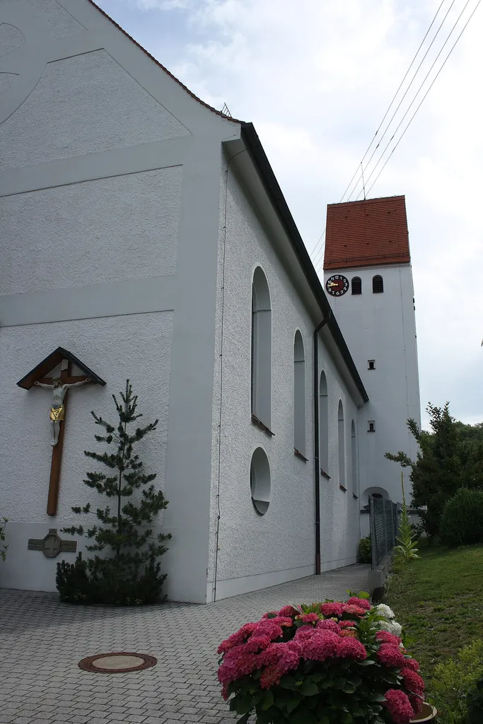 Katholische Pfarrkirche St. Nikolaus in Eppisburg, einem Ortsteil von Holzheim im Landkreis Dillingen an der Donau (Bayern)