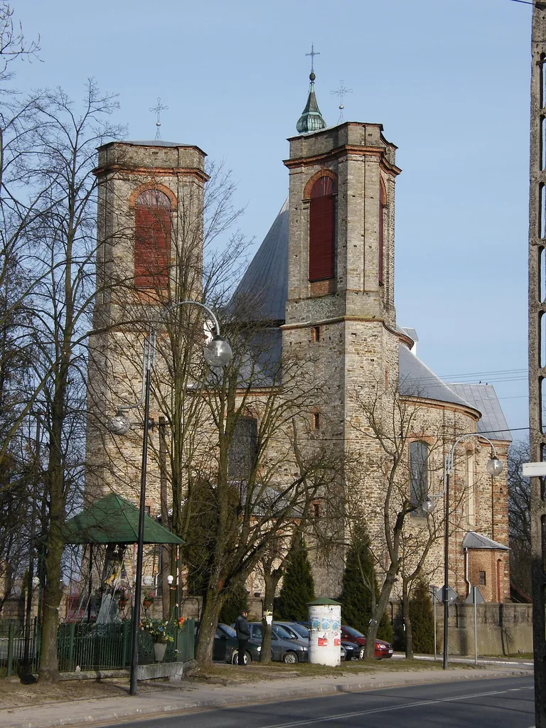 Neobarokowy kościół pw. św. Trójcy z Fałkowie z 1920 roku.