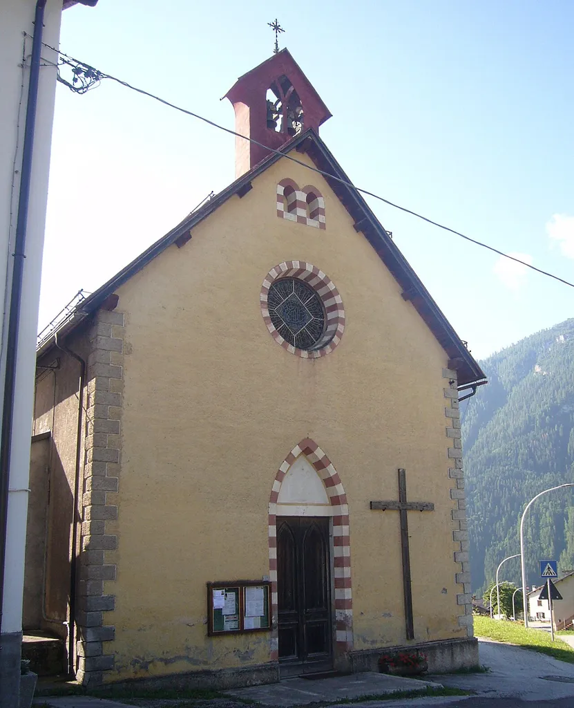 La chiesa parrocchiale del Sacro Cuore di Gesù a Sachet (BL)
