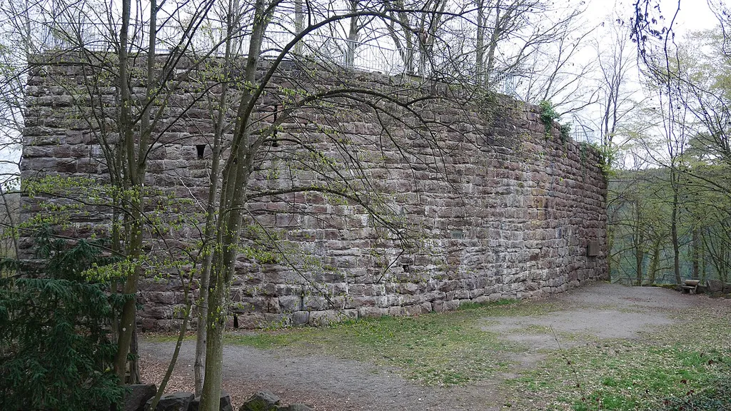 Burgruine Kräheneck Schildmauer