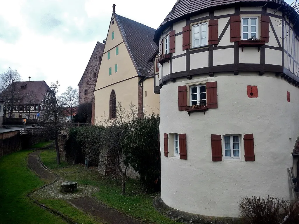 Historische Kirchenburg mit St. Remigius-Kirche in Merklingen