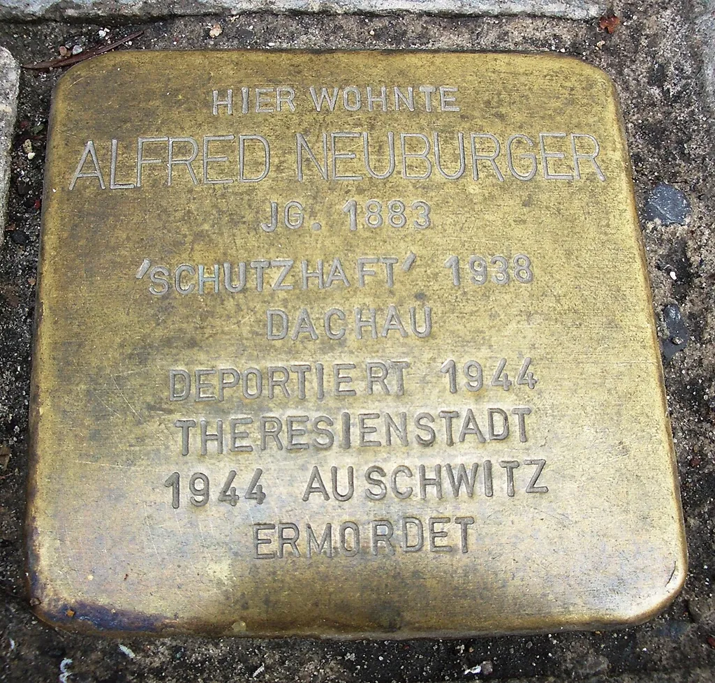 Der Stolperstein für Alfred Neuburger befindet sich in der Schützenstraße 38 in Neu-Ulm.