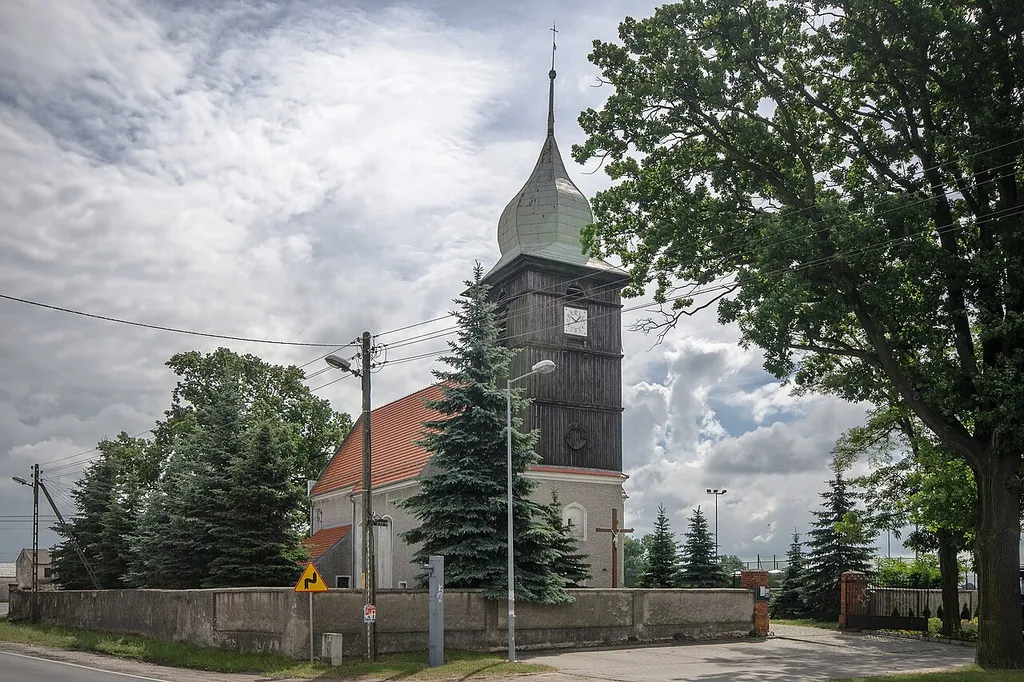 Spalona, kościół fil. p.w. Chrystusa Króla, XV/XVI, 1725