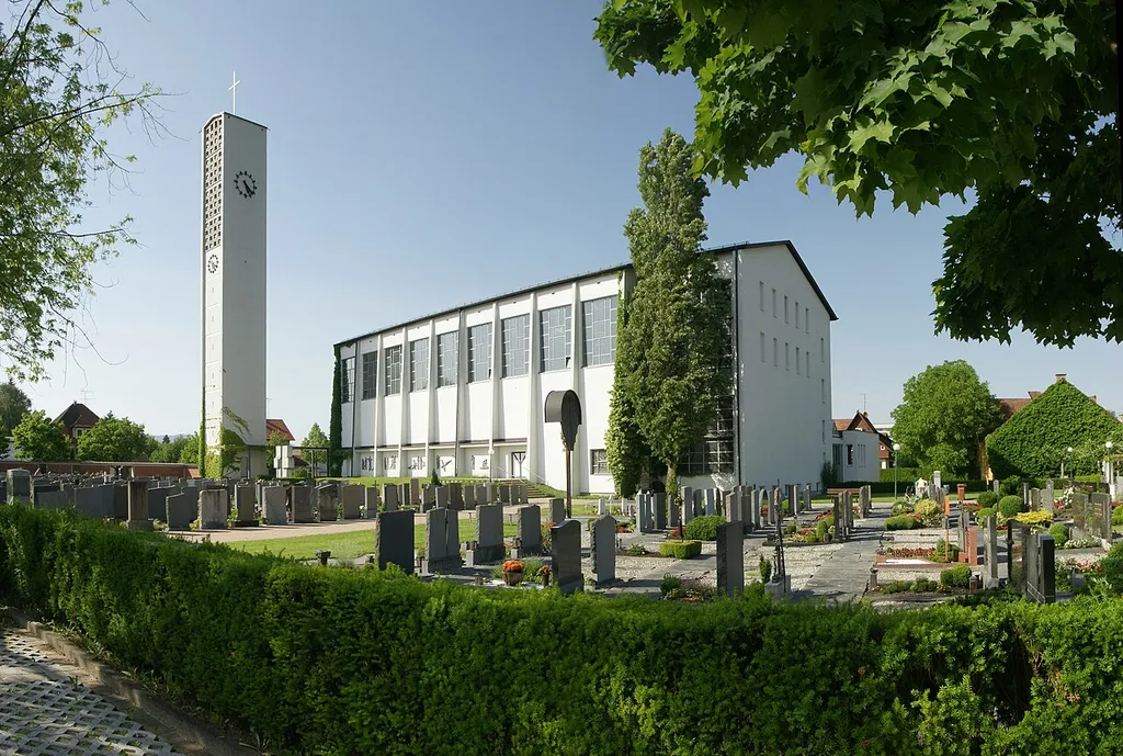 Pfarrkirche Hl. Nikolaus in Altach. Von 1956 bis 1960 erfolgte ein Neubau nach den Plänen des Architekten Norbert Kopf. Die Weihe war im Jahre 1962.