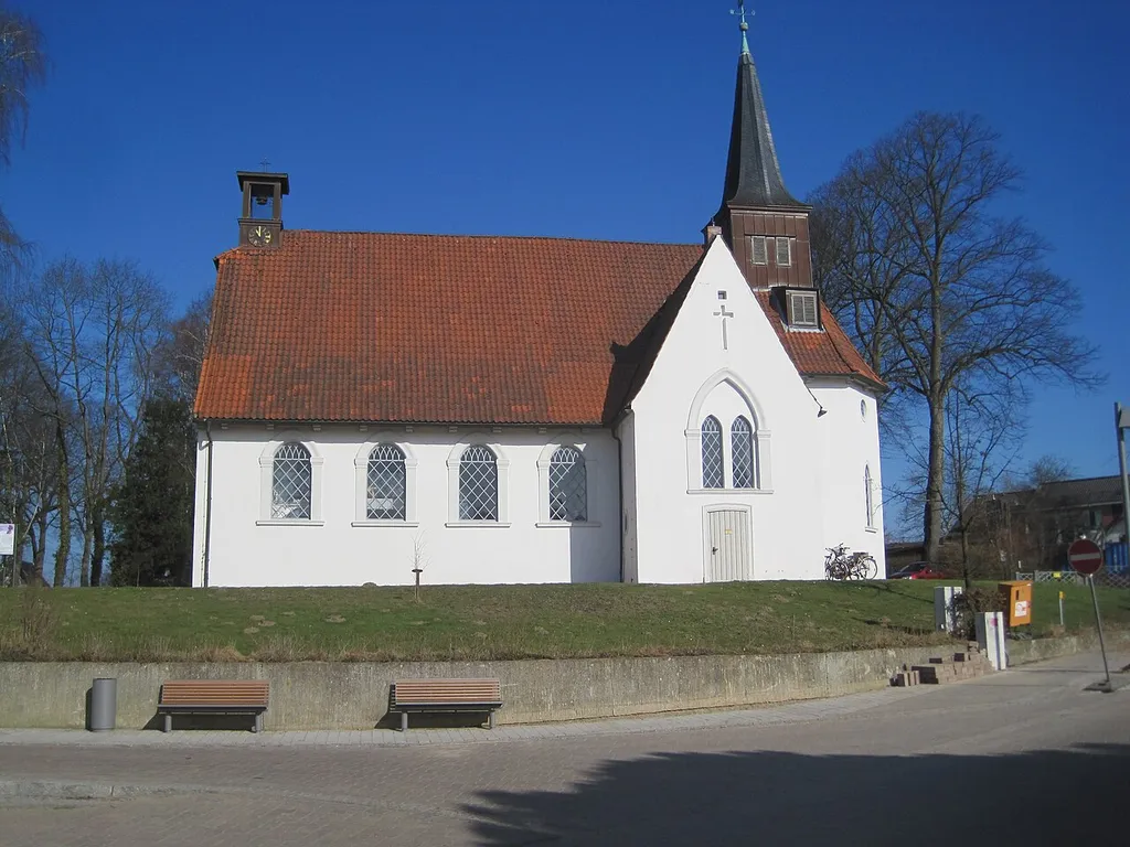 Matthias-Claudius-Kirche in Reinfeld in Holstein von Süden