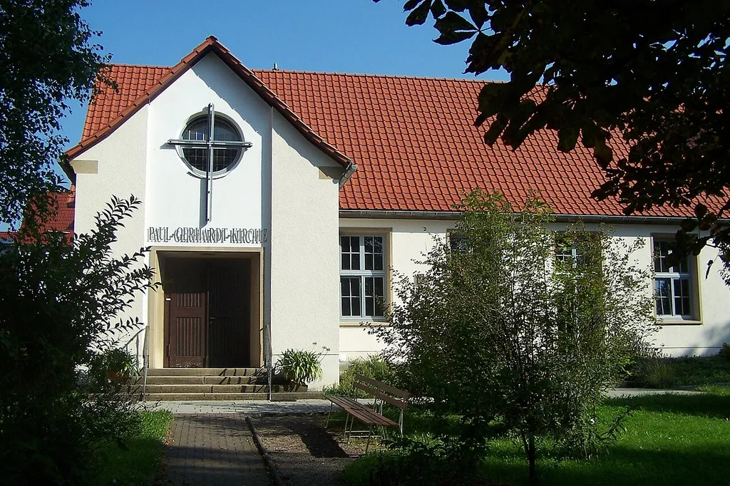 Die Paul-Gerhard-Kirche in Eisenach. Ansicht vom Hauptzugang im Süden (Graf-Keller-Straße).