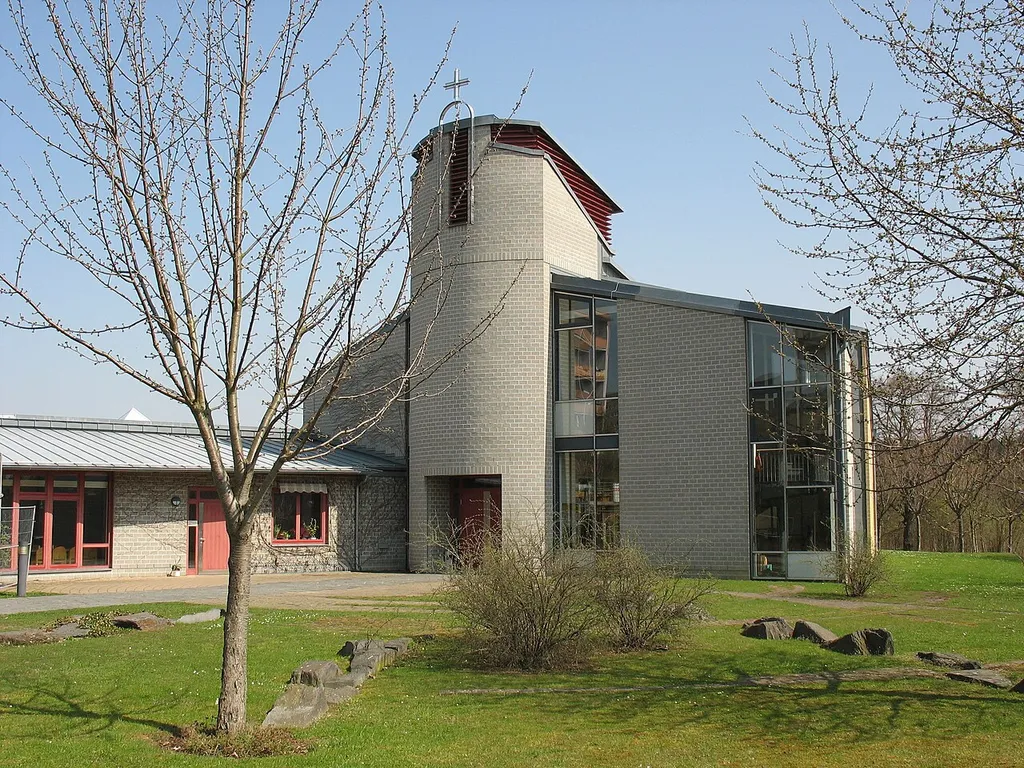 Plauen, die evangelische Versöhnungskirche vom Friesenweg aus gesehen.