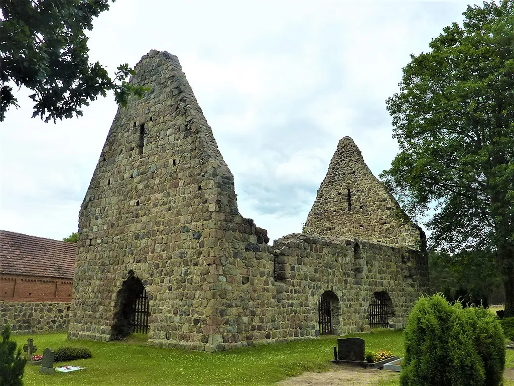 Kirchenruine Retzow bei Lychen