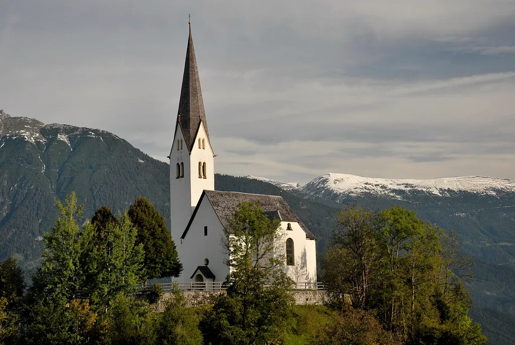 Weerberg, Alte Pfarrkirche Petrus und Paulus This media shows the protected monument with ObjektID 64959 in Austria. (Commons, de, Wikidata)