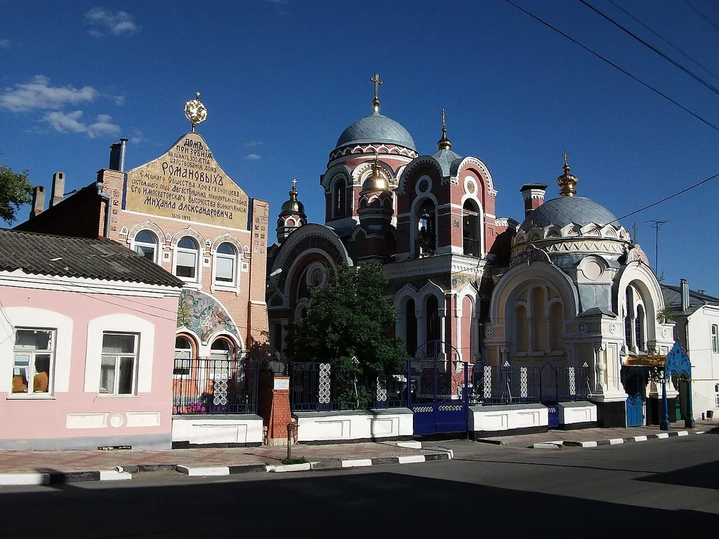 Ансамбль церкви Александро-Михайловской (Великокняжеской). Арх-ры Вильфарт Э. И., Каминский А. С. (?) и дома призрения (Липецкая область, Елец, Советская улица, 90)