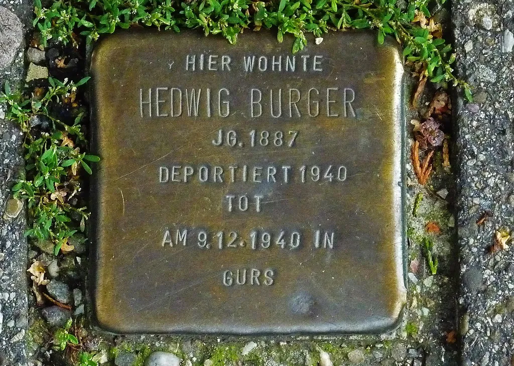 Stolpersteine für Hedwig Burger vor dem Haus Turnseestraße 9, Freiburg
