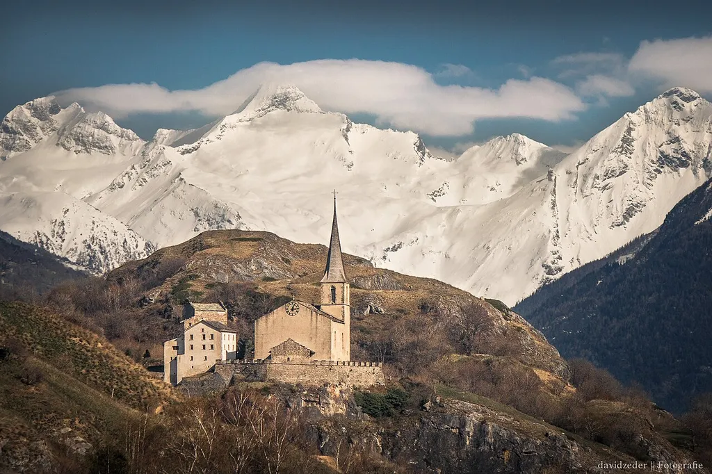 Kirche St.Roman mit altem Pfarrhaus