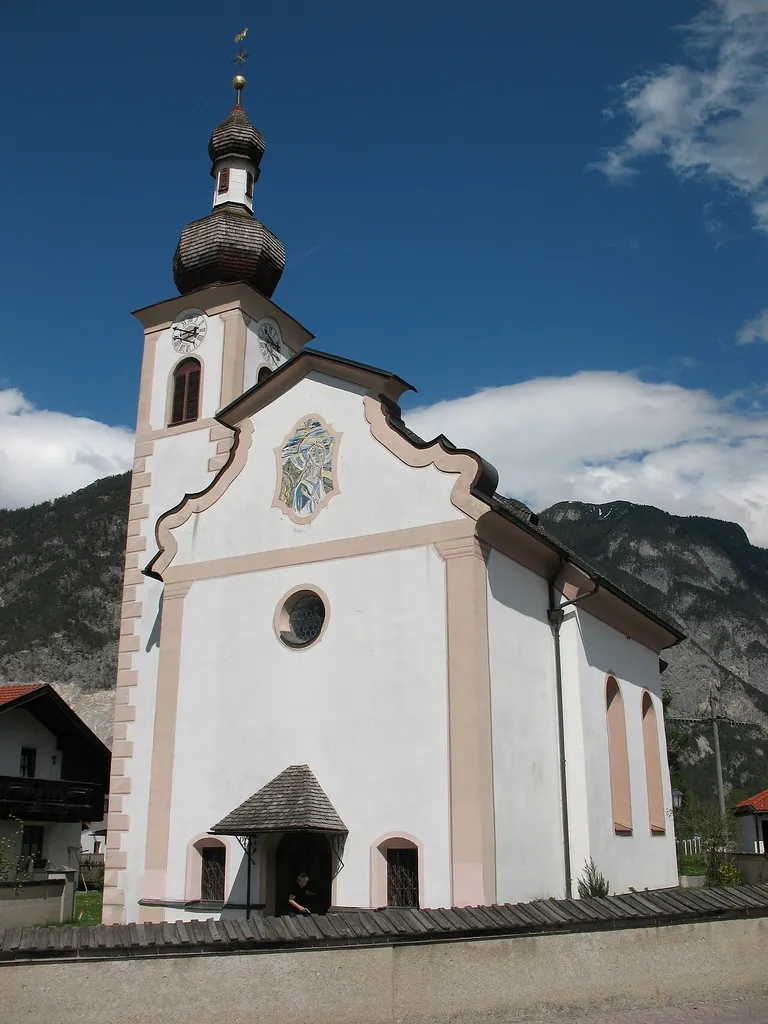 Kath. Filialkirche hl. Katharina mit ehem. Friedhof