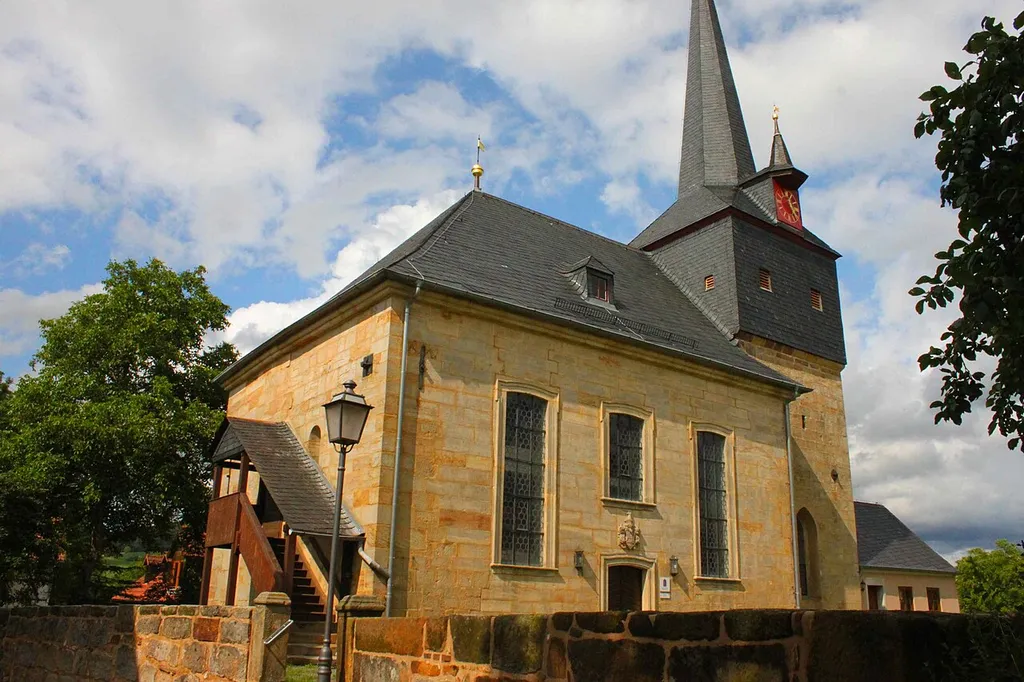 Die evangelisch-lutherische Pfarrkirche St. Maria, St. Petrus und Paulus in Gärtenroth, einem Ortsteil von Burgkunstadt