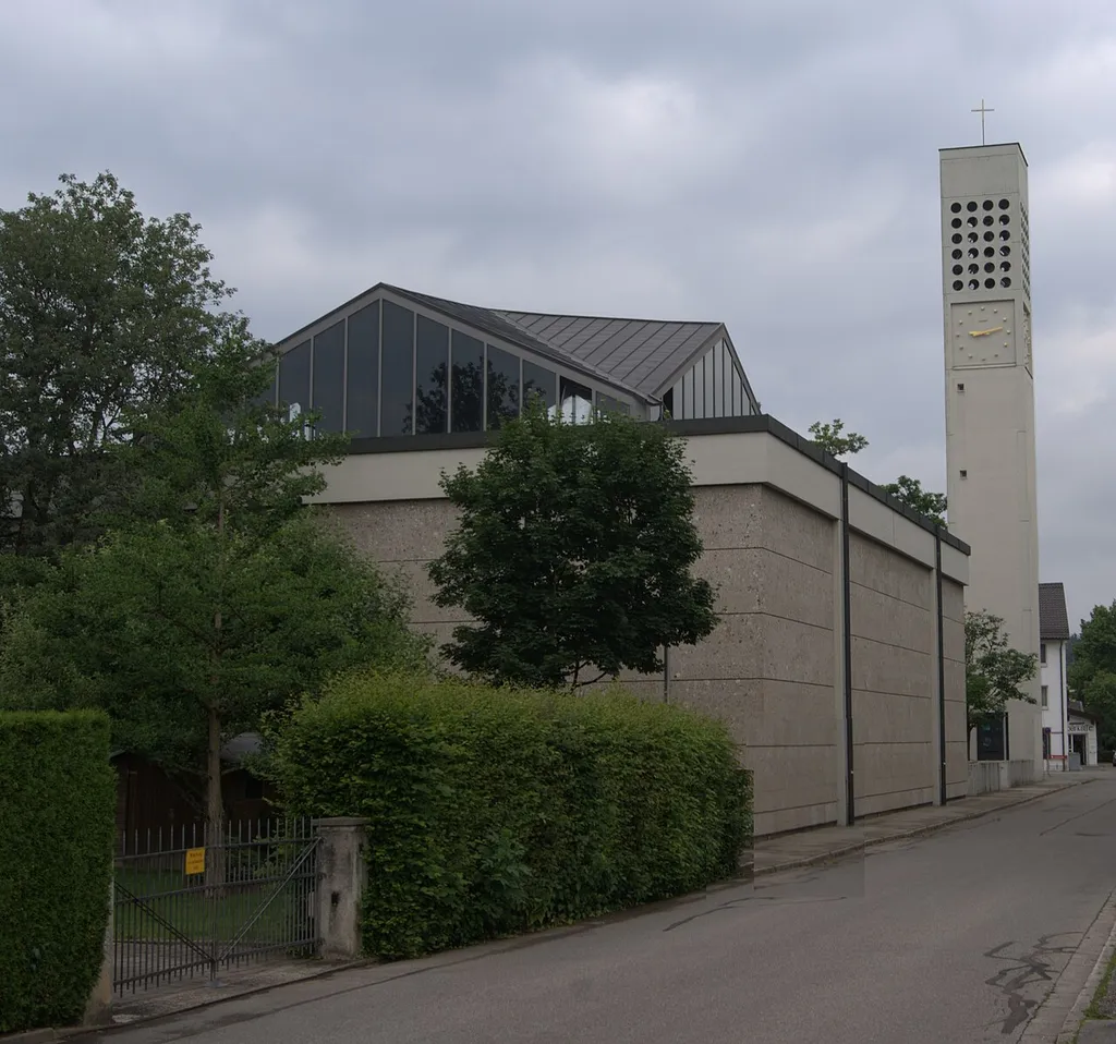 Wasserburg am Inn, Katholische Stadtpfarrkirche St. Konrad, modern; mit historischer Ausstattung.