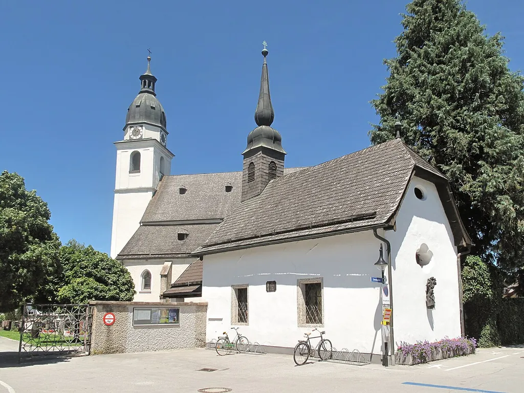 Kuchl, parish church, in front the mortuary.