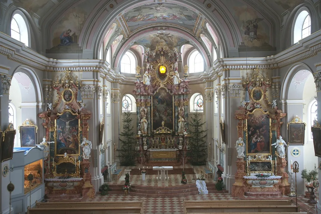 Kath. Pfarrkirche hl. Nikolaus Innenansicht