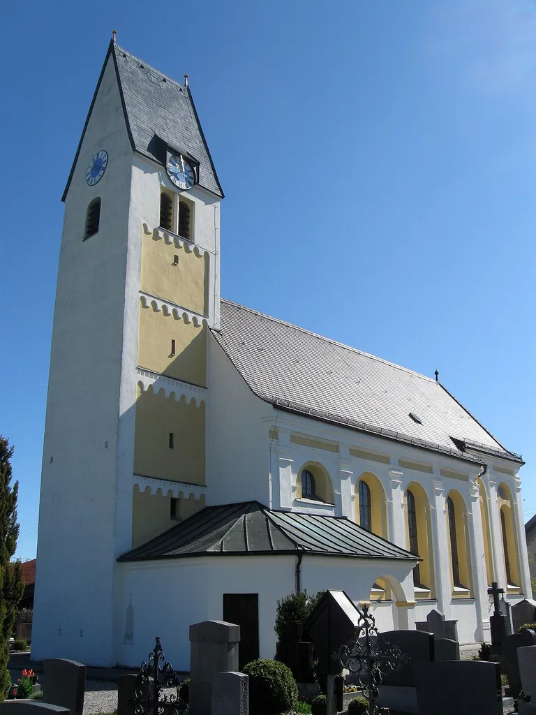 D-1-87-117-123 Berblinger Straße 10. Kath. Filiakirche St. Jakob, Saalbau mit Westturm, barocke Anlage, Turm im Kern spätmittelalterlich, Hans Mayr d.Ä., 1688-97; mit Ausstattung.