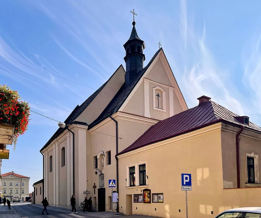 Kościół Podwyższenia Krzyża Świętego w Tarnowie, widok od zachodu.