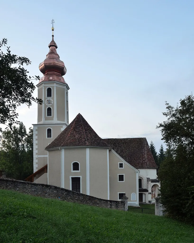 Catholic subsidiary church St. Geogen am Gasenbach and surrounding cemetery, heading north.