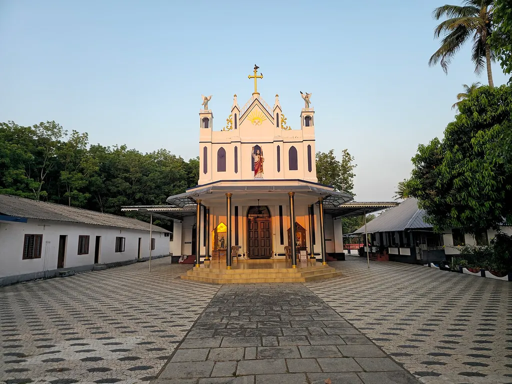 St. Mathews Church, Maniyamthuruthu, Perumthuruth