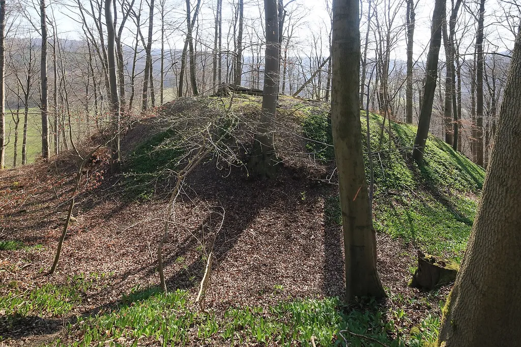 Burghügel der Altenburg nördlich von Nazza
