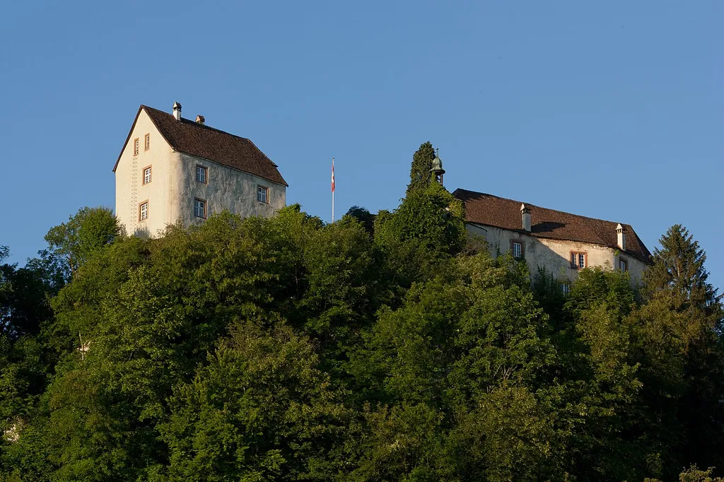 Schloss in Burg (BL) im Leimental