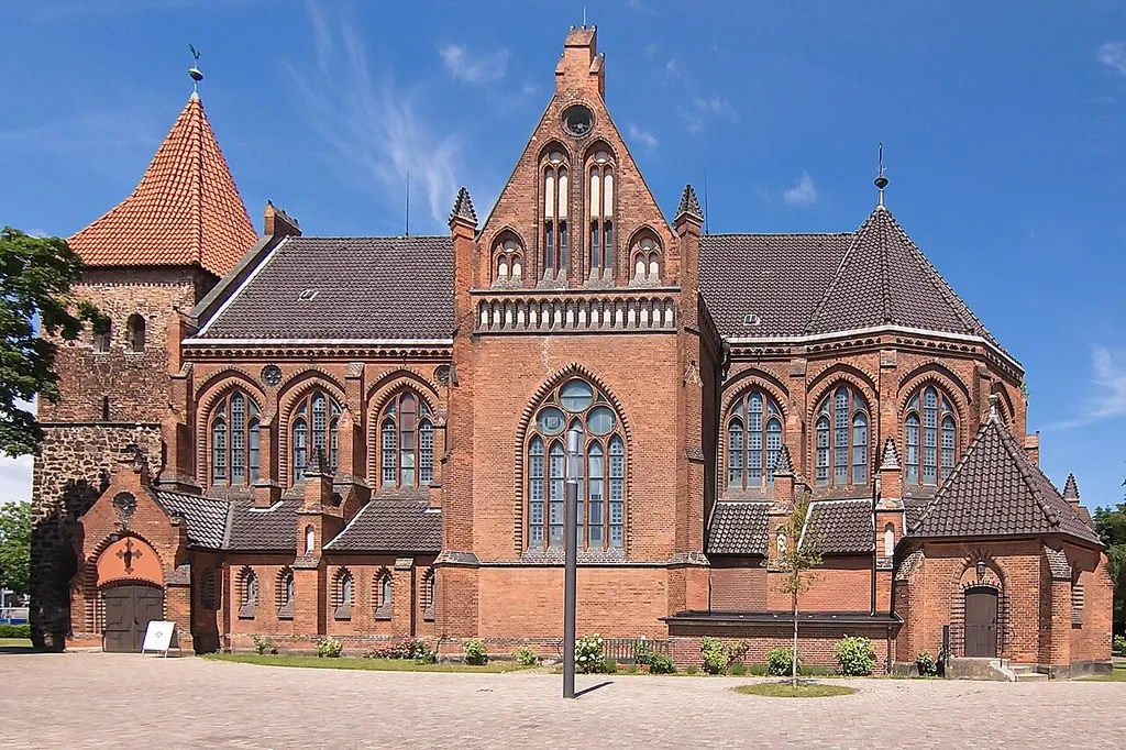Elisabethkirche von 1867 in Langenhagen mit spätmittelalterlichem Westturm