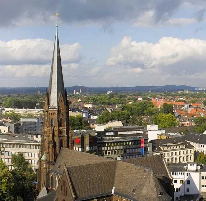 Ausschnitt aus 360°-Panorama der Altstadt von Gelsenkirchen vom Hamburg-Mannheimer-Gebäude aus fotografiert: Kath. Propsteikirche St. Augustinus