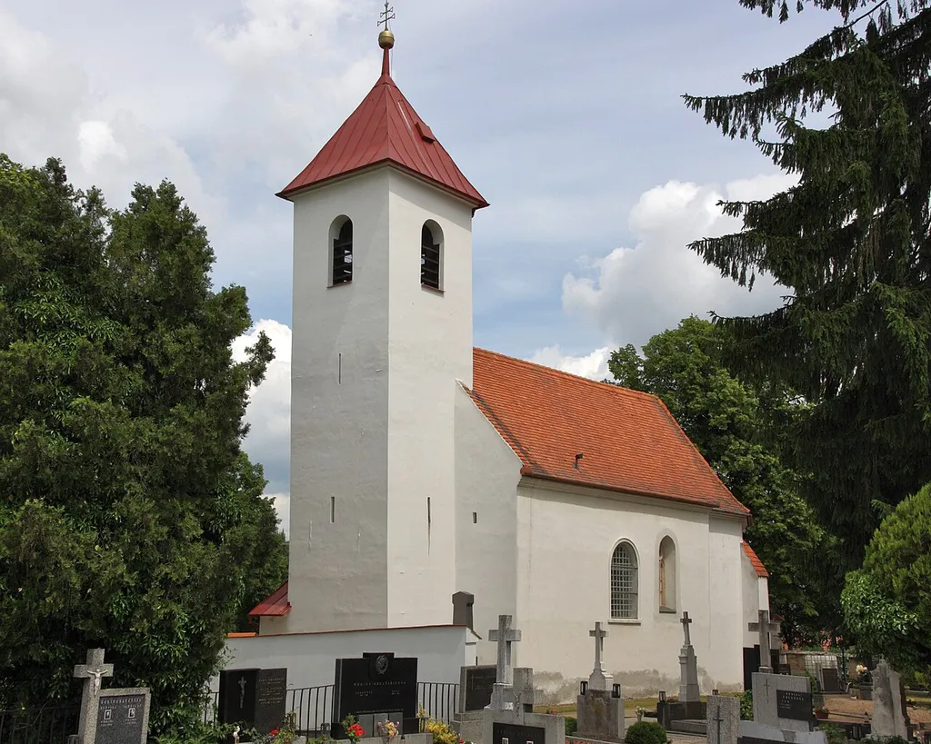 Vážany nad Litavou - kostel sv Bartoloměje.