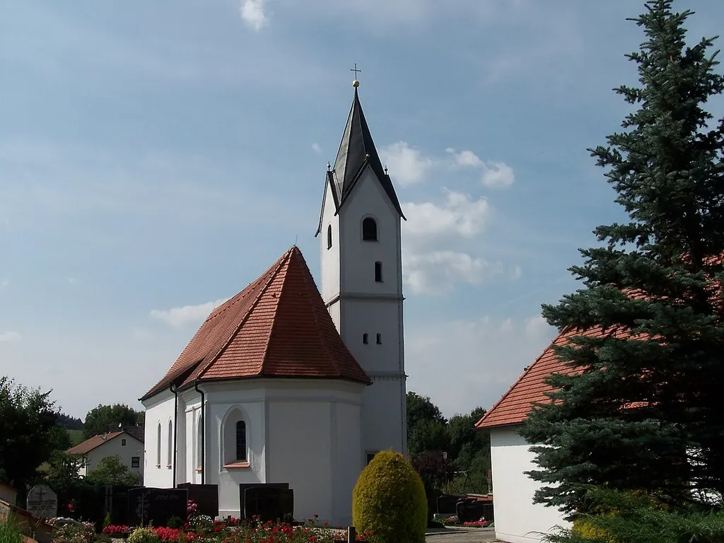 Baldertshausen 5, Filialkirche St. Johannes. Chor und Turm spätgotisch, Langhaus von 1764; mit Ausstattung.