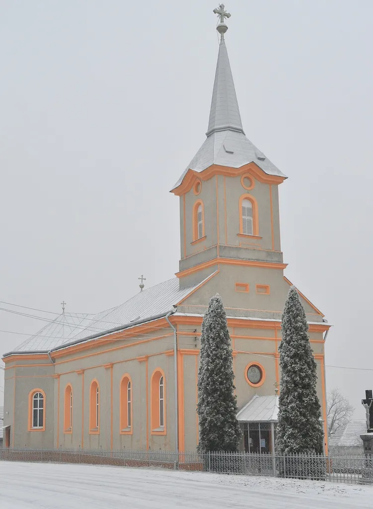 The Church of the Holy Archangels Michael and Gabriel in Măerişte was built by the Greek-Catholic community in 1889. The Greek Catholic Church church was confiscated in 1948 and converted to Orthodox use.