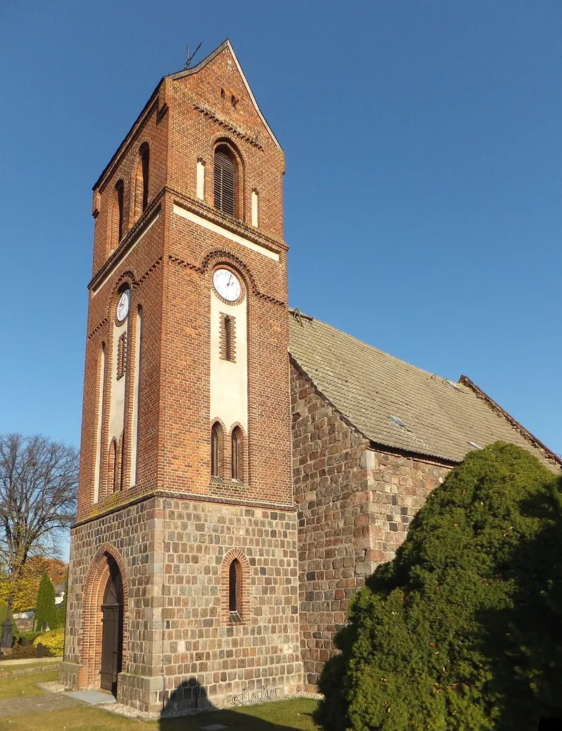 Südwestansicht der Dorfkirche Schwanebeck