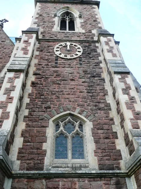 St. Peter, Clearwell Detail of the clock tower on the western end (more south-west). The clock is permanently showing 12.