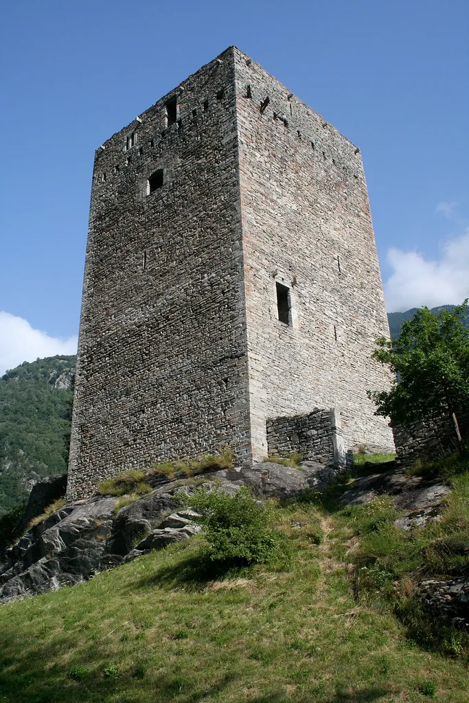 Castelmur: Turm von SE