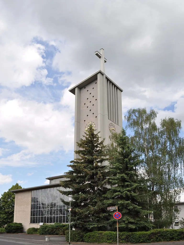 Offenbach-Waldheim, Heilig-Kreuz-Kirche