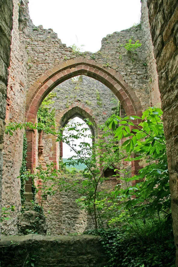 Burg Landeck / Fenster zur Kapelle