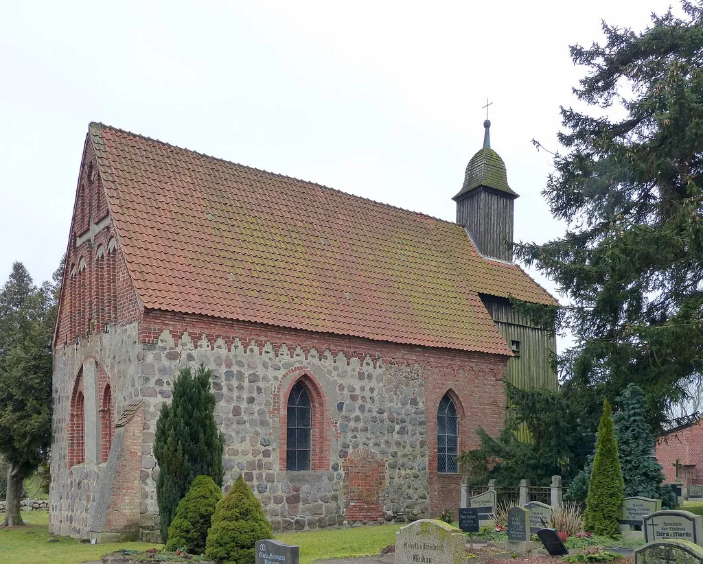 Wolkow, Gemeinde Wildberg, Nordseite der Kirche